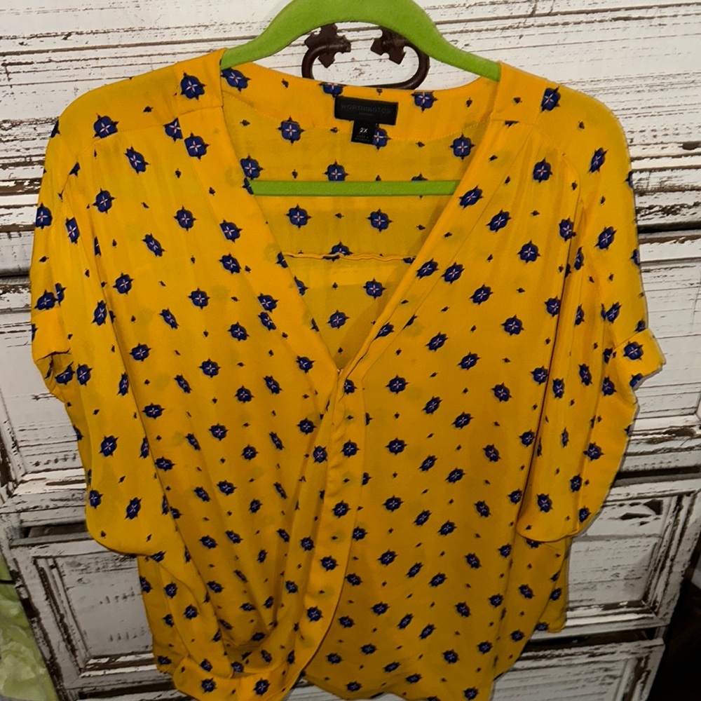 NWOT worthington woman gold blouse with blue pattern has button wraps size 2x